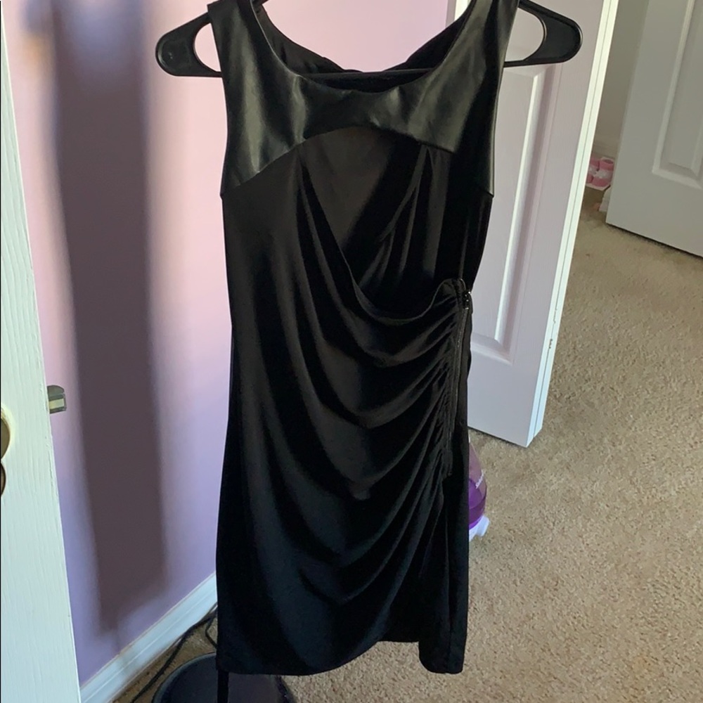 Sleeveless black Guess dress in Medium